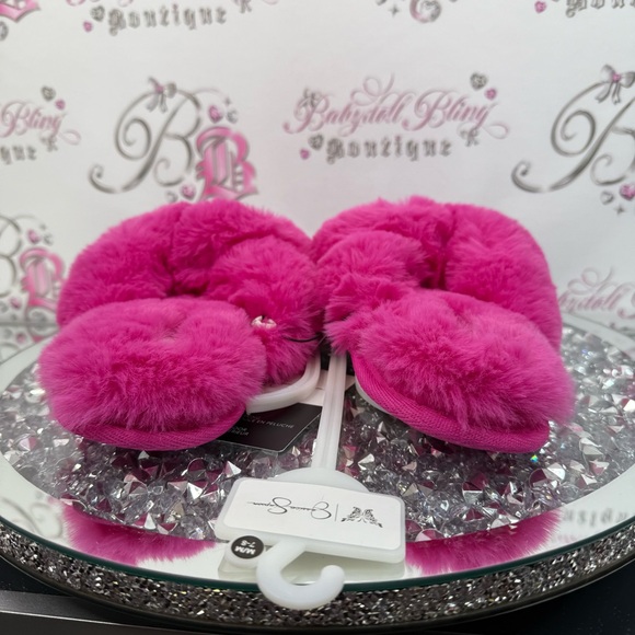Jessica Simpson slippers furry fuzzy faux fur neon Vibrant Pink Fuzzy Slippers - Picture 2 of 11